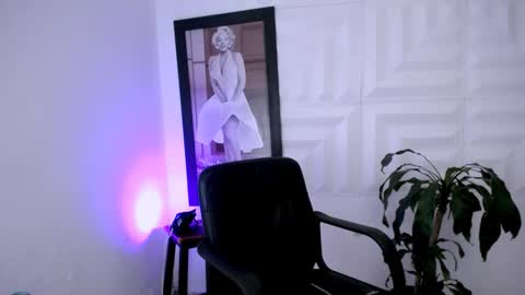 LAURA online show from November 13, 2025, 5:34 pm