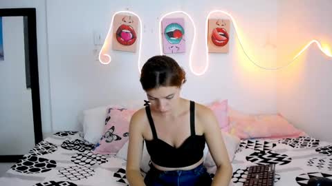 LAURA online show from April 27, 2026, 3:10 pm