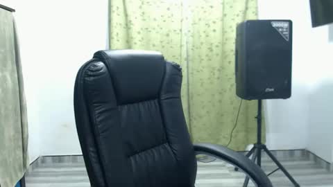 CALL ME LOVE  LAURA online show from May 30, 2026, 3:03 am