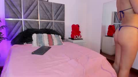 Snapshot of laura_dicardy chatting on September 10, 2025, 7:47 pm laura_dicardy online show from September 10, 2025, 7:47 pm