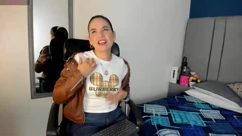 laura hotties online show from February 7, 2026, 1:04 pm