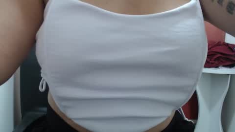  Laura  online show from September 20, 2025, 1:23 pm