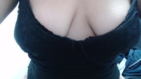  Laura  online show from February 1, 2026, 12:59 pm