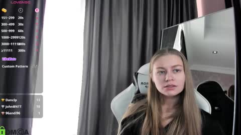 Laura online show from December 21, 2025, 10:11 am