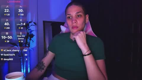 Snapshot of laura_r23 chatting on December 23, 2024, 6:55 am Laura Rose online show from December 23, 2024, 6:55 am