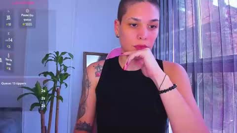 Snapshot of laura_r23 chatting on December 28, 2024, 3:48 pm Laura Rose online show from December 28, 2024, 3:48 pm