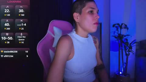 Snapshot of laura_r23 chatting on January 6, 2025, 3:53 am Laura Rose online show from January 6, 2025, 3:53 am