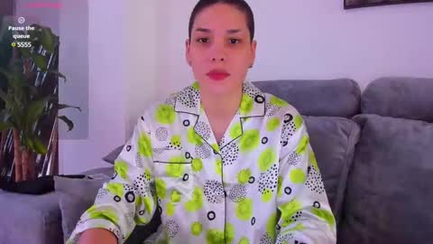 Snapshot of laura_r23 chatting on January 11, 2025, 6:23 pm Laura Rose online show from January 11, 2025, 6:23 pm
