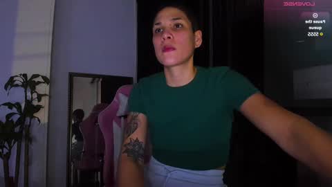Snapshot of laura_r23 chatting on January 15, 2025, 3:43 am Laura Rose online show from January 15, 2025, 3:43 am