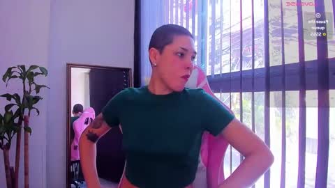 Snapshot of laura_r23 chatting on January 15, 2025, 5:47 pm Laura Rose online show from January 15, 2025, 5:47 pm