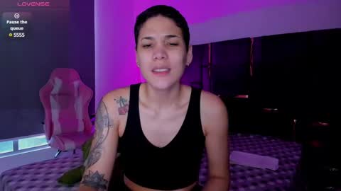 Snapshot of laura_r23 chatting on March 5, 2025, 12:00 pm Laura Rose online show from March 5, 2025, 12:00 pm