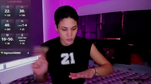 Snapshot of laura_r23 chatting on March 6, 2025, 9:53 pm Laura Rose online show from March 6, 2025, 9:53 pm