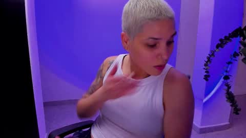 Snapshot of laura_r23 chatting on September 12, 2025, 6:02 am Laura Rose online show from September 12, 2025, 6:02 am