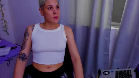 Snapshot of laura_r23 chatting on September 21, 2025, 4:03 am Laura Rose online show from September 21, 2025, 4:03 am