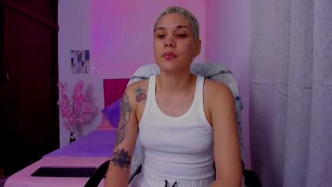 Snapshot of laura_r23 chatting on September 28, 2025, 1:33 am Laura Rose online show from September 28, 2025, 1:33 am