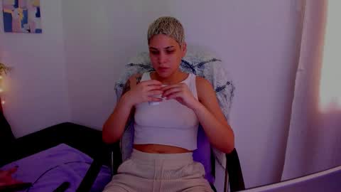 Snapshot of laura_r23 chatting on October 5, 2025, 4:49 pm Laura Rose online show from October 5, 2025, 4:49 pm