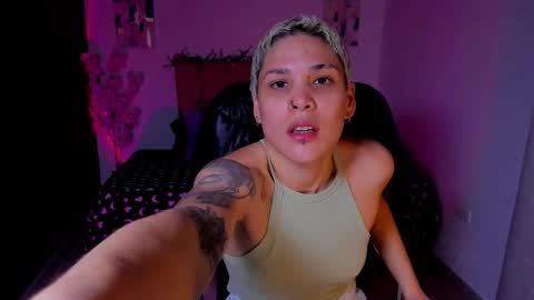 Snapshot of laura_r23 chatting on October 8, 2025, 12:58 pm Laura Rose online show from October 8, 2025, 12:58 pm
