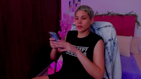 Snapshot of laura_r23 chatting on October 17, 2025, 6:54 pm Laura Rose online show from October 17, 2025, 6:54 pm