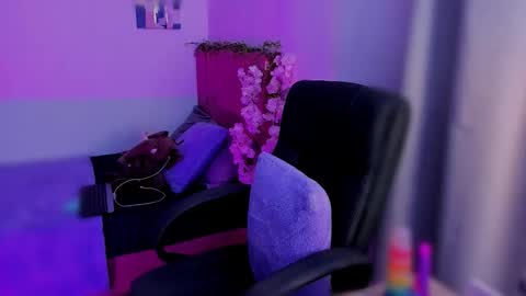 Laura Rose online show from November 24, 2025, 10:53 pm