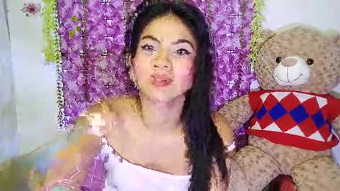 laura_rey_26 online show from April 15, 2026, 4:41 am
