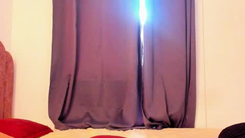 Snapshot of laura_soe chatting on November 1, 2025, 8:00 pm LAURA SOE online show from November 1, 2025, 8:00 pm