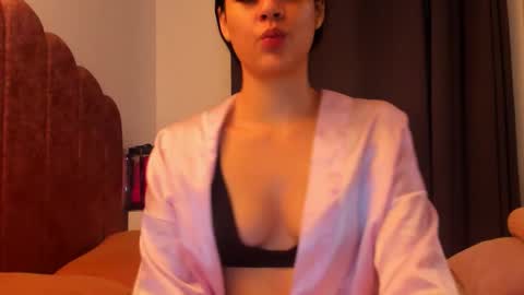 Snapshot of laura_soe chatting on November 29, 2025, 12:13 am LAURA SOE online show from November 29, 2025, 12:13 am