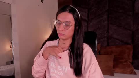 lauraagomezz__ online show from February 25, 2025, 12:03 am