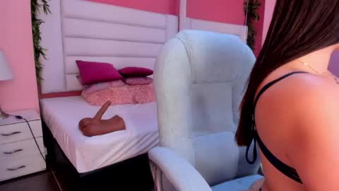 Snapshot of laurabigtits chatting on May 11, 2026, 4:04 pm Laura online show from May 11, 2026, 4:04 pm