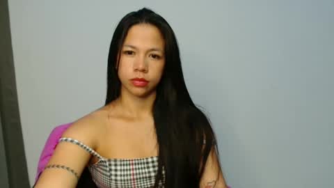 lauracb          online show from April 9, 2026, 6:52 am