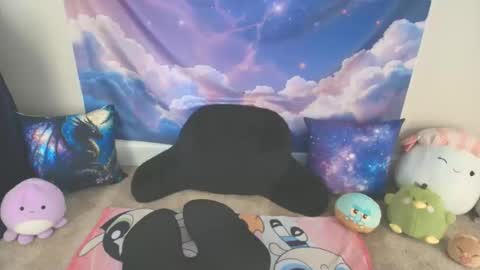 Snapshot of laurachan chatting on April 29, 2026, 5:30 pm LauraChan online show from April 29, 2026, 5:30 pm