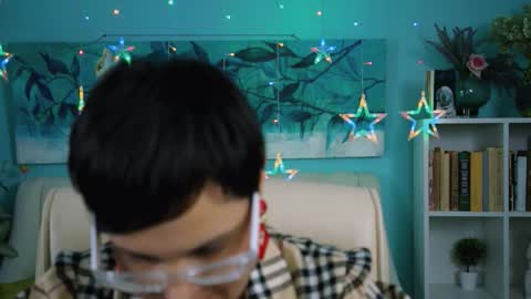 lauradavidsons online show from November 5, 2025, 5:57 pm