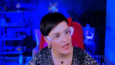 lauradavidsons online show from November 28, 2025, 1:14 pm