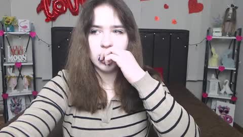 LauraHlot online show from February 19, 2025, 6:10 pm