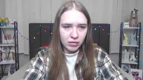 LauraHlot online show from September 9, 2025, 5:40 am