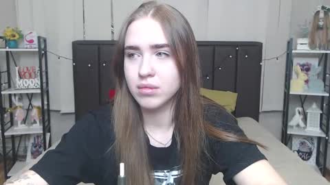 LauraHlot online show from September 24, 2025, 5:44 am