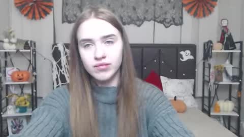 LauraHlot online show from November 4, 2025, 7:13 pm