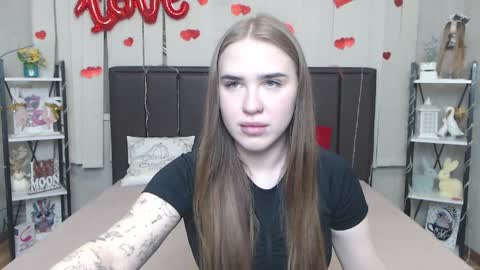 LauraHlot online show from April 4, 2026, 5:32 pm
