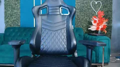 laura online show from July 17, 2026, 5:58 am