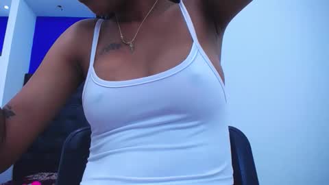 lauramossart online show from November 10, 2025, 11:15 pm