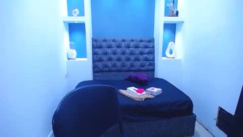 lauramossart online show from December 5, 2025, 3:37 am