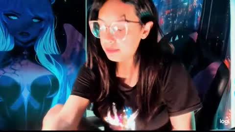 lauraohana online show from December 3, 2025, 10:24 am