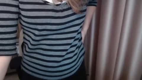 Lauraoven1 online show from November 26, 2025, 10:16 am