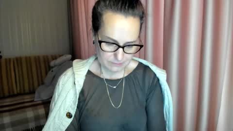 Lauraoven1 online show from February 13, 2026, 7:37 am