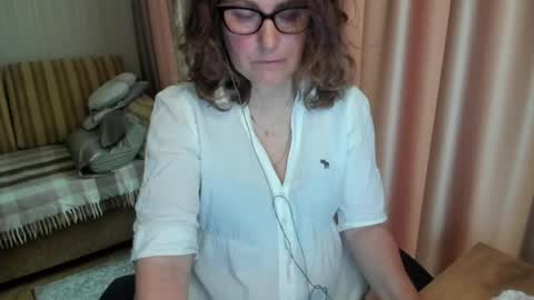 Snapshot of lauraoven1 chatting on May 22, 2026, 8:42 am Lauraoven1 online show from May 22, 2026, 8:42 am