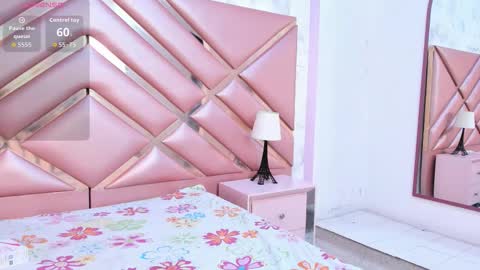 Snapshot of lauraroot chatting on February 6, 2026, 11:46 am lauraroot online show from February 6, 2026, 11:46 am