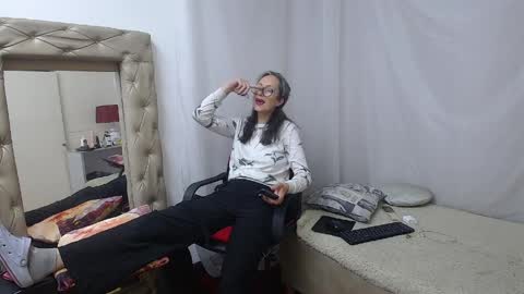 Laura Sofia online show from April 10, 2026, 12:38 am