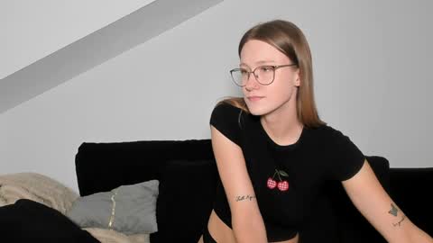 Laura Lara Sommer online show from May 19, 2026, 2:12 pm