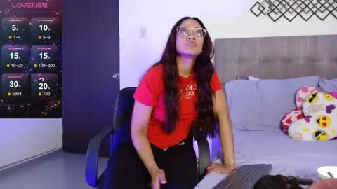 Snapshot of laureen_brown chatting on March 5, 2025, 8:42 pm Laura online show from March 5, 2025, 8:42 pm