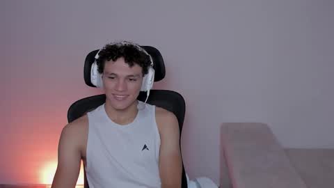 Laureent online show from September 8, 2025, 6:18 pm