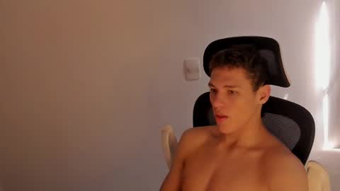 Snapshot of laureent__ chatting on February 16, 2026, 7:10 pm Laureent online show from February 16, 2026, 7:10 pm